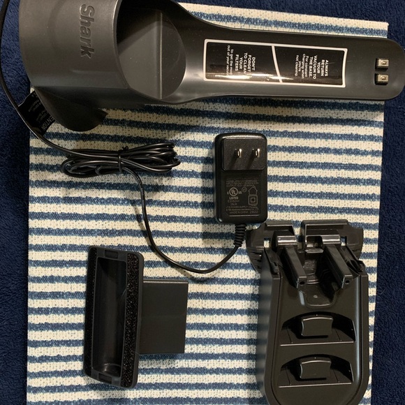 Shark - WV201 WANDVAC Cordless Hand Vac, Lightweight at 1.4 lbs. New without box - Picture 4 of 9